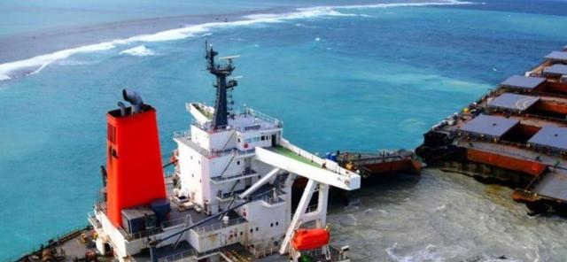 Μαυρίκιος: Κόπηκε στα δύο το ιαπωνικό φορτηγό πλοίο Wakashio