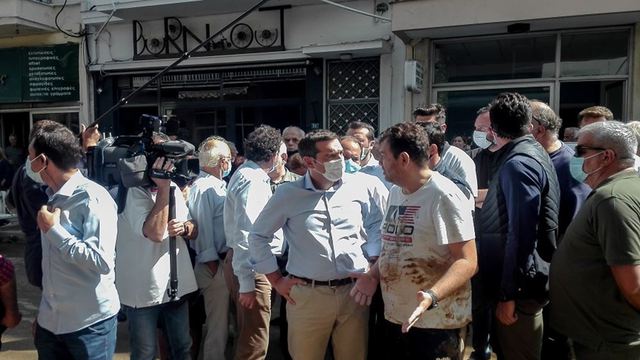 Στην Καρδίτσα ο Τσίπρας: «Ασπιρίνες οι ανακοινώσεις της κυβέρνησης μπροστά στην ολική καταστροφή»