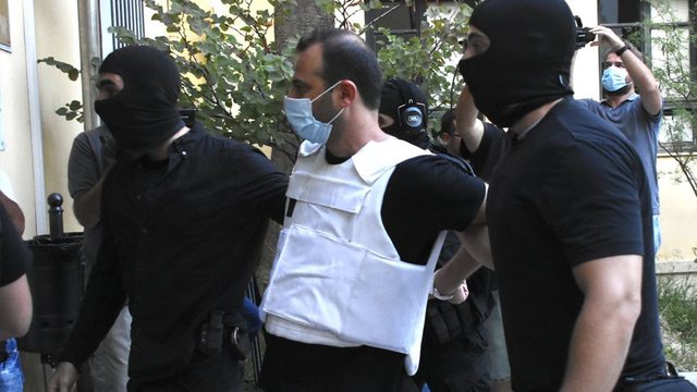 Στην Ευελπίδων οι τρεις συλληφθέντες της γιάφκας στο Κουκάκι (video)