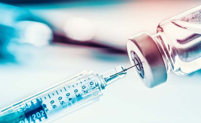 Εμβολιασμοί: Ανοίγει σήμερα η πλατφόρμα για την ηλικιακή ομάδα 50-54 ετών