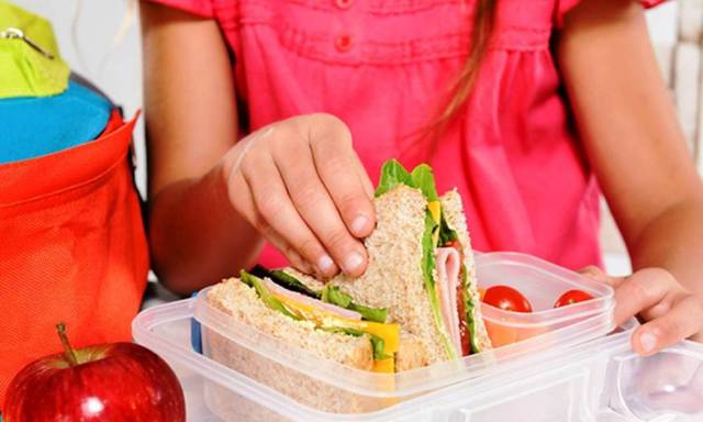 Ρύθμιση, με στόχο την άμεση διανομή των σχολικών γευμάτων