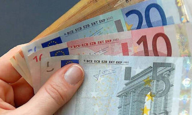 Επίδομα 534 ευρώ: Σήμερα πληρώνονται 645.000 δικαιούχοι