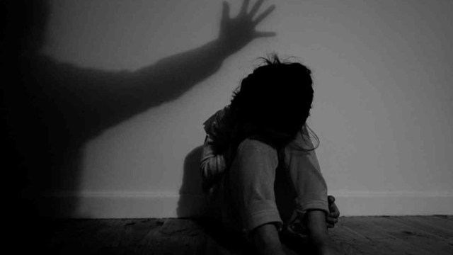 Συνελήφθη άνδρας για τον βιασμό 160 ανηλίκων -  Bίαζε και τις κόρες του!