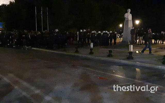 Επεισόδια στη Θεσσαλονίκη: Χημικά και συγκρούσεις αστυνομικών με πολίτες που αντιδρούν στο lockdown
