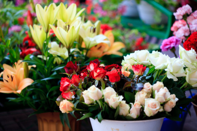 Να επιτραπεί στις λαϊκές αγορές η πώληση λουλουδιών και ειδών ένδυσης ζητούν οι πωλητές