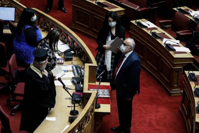 Ορκίστηκε βουλευτής ο Π. Κουρουμπλής – Εκτός Βουλής ο Θ. Παπαχριστόπουλος
