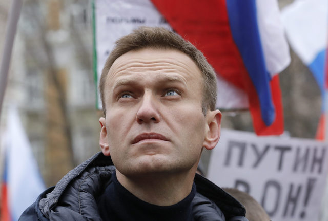 Επιστρέφει στη Ρωσία ο Ναβάλνι παρά την απειλή για σύλληψή του