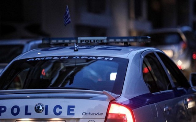 Θεσσαλονίκη: Μητέρα κλείδωσε τα ανήλικα παιδιά στο αυτοκίνητο για να κάνει απεντόμωση στο σπίτι