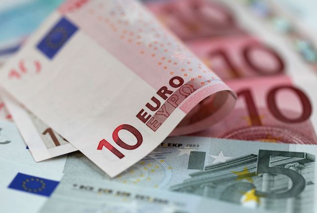 Βάση τα 10.920 ευρώ για τους ελεύθερους επαγγελματίες - Τι περιλαμβάνει το νέο φορολογικό νομοσχέδιο