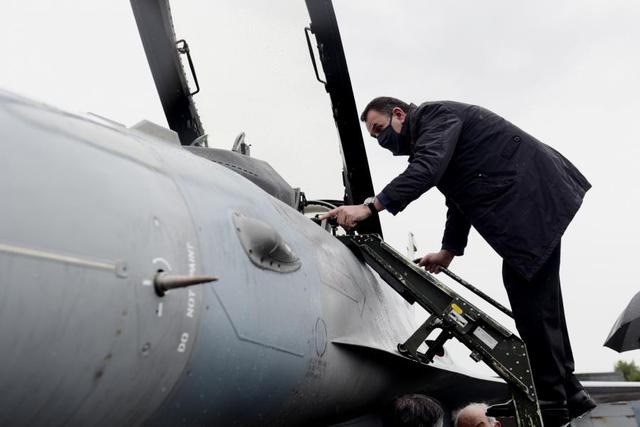 ΥΕΘΑ: «Αυτοψία» Παναγιωτόπουλου στην ΕΑΒ και στο πρότυπο ελληνικό μαχητικό F-16 Viper