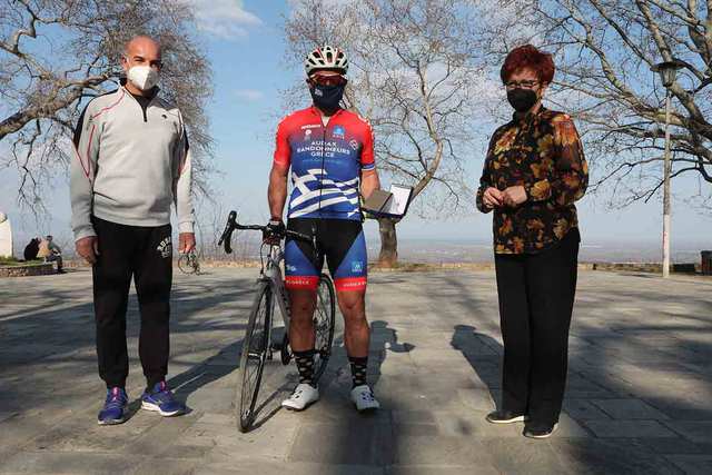 Τιμητική πλακέτα από τον Δήμο Νάουσας στον αθλητή ποδηλασίας Αναστάσιο Λάλα