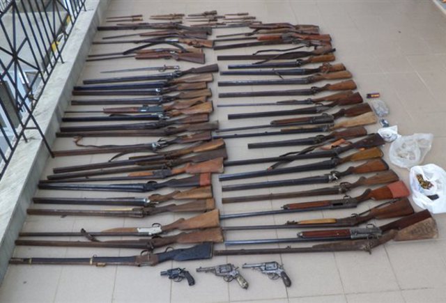 Κατείχε παράνομα… 50 καραμπίνες και πυρομαχικά: Σύλληψη 59χρονου σε περιοχή της Ημαθίας