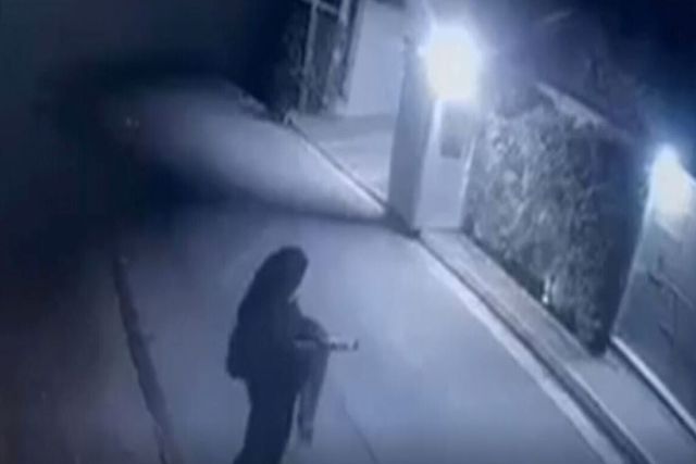 Δείτε το βίντεο με τον άγνωστο να πυροβολεί έξω από το σπίτι του Φουρθιώτη