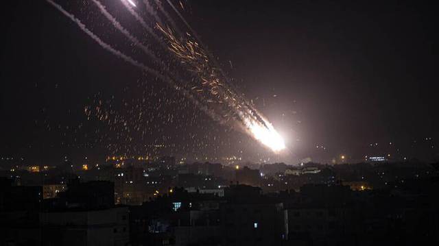 Μαίνεται η «κόλαση» σε Ισραήλ - Γάζα: Δεκάδες νεκροί το βράδυ και νέες επιθέσεις