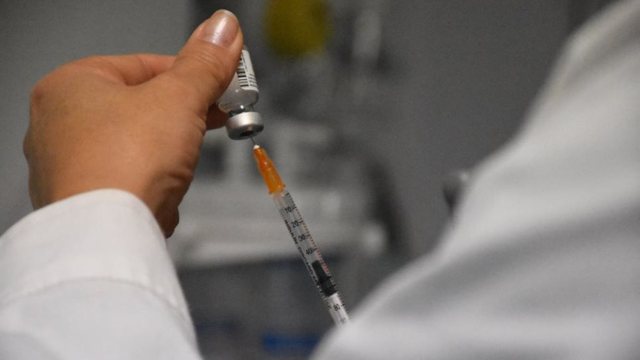 Κορονοϊός: Αρχίζουν σήμερα οι πρώτοι εμβολιασμοί με τα επικαιροποιημένα εμβόλια ΒΑ.4 και ΒΑ.5