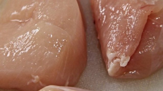ΕΦΕΤ: ΕΦΕΤ: Ανακαλεί παρτίδα παρασκευάσματος από φιλέτο στήθους κοτόπουλου