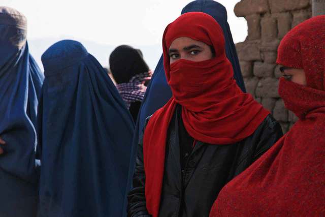 Αφγανιστάν: Οι οκτώ κανόνες των Ταλιμπάν για τις γυναίκες – Η παραβίασή τους τιμωρείται με θάνατο