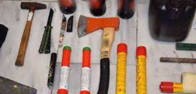 Θεσσαλονίκη: Μολότοφ, μαχαίρια και σιδερόβεργες βρέθηκαν σε συνδέσμους φιλάθλων ομάδων