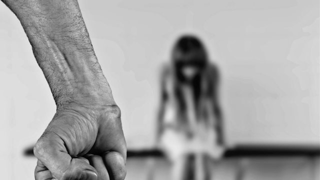 Σοκ στο Βόλο: 22χρονος πατέρας κατηγορείται για βιασμό 16χρονης μέσα σε αυτοκίνητο