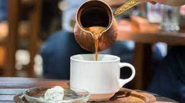 Ημαθία: 15ήμερο “λουκέτο” και βαριά “καμπάνα” σε καφέ που εξυπηρετούσε πελάτη χωρίς πιστοποιητικά