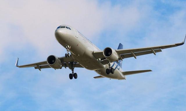 Αναγκαστική προσγείωση αεροσκάφους στη Θεσσαλονίκη: Μεθυσμένη επιβάτιδα χτυπούσε και έβριζε το προσωπικό