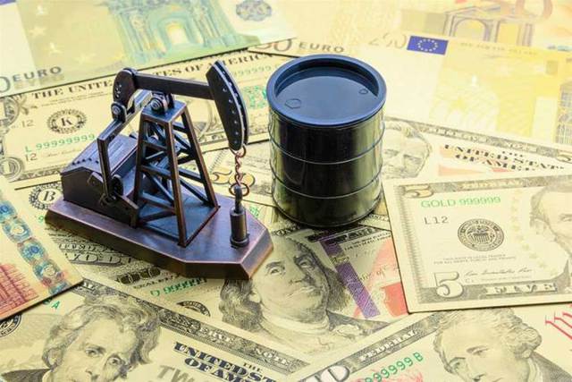 Ρωσία: Στα 300 δολάρια το βαρέλι το πετρέλαιο αν η Δύση επιβάλλει εμπάργκο