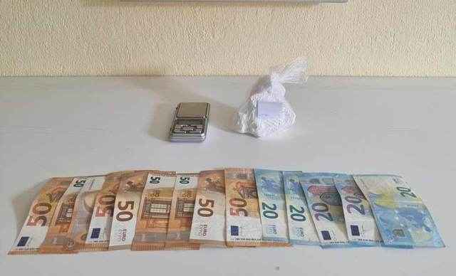 Από το Τμήμα Ασφάλειας Βέροιας συνελήφθη ένα άτομο σε περιοχή της Θεσσαλονίκης για διακίνηση ναρκωτικών