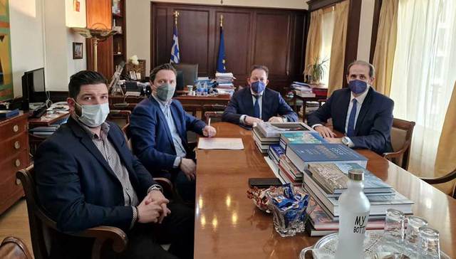 Συνάντηση του Δημάρχου Νάουσας Νικόλα Καρανικόλα με Στέλιο Πέτσα και Απόστολο Βεσυρόπουλο
