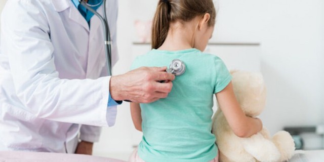 Ηπατίτιδα στα παιδιά: Δεν την καλύπτουν τα υπάρχοντα εμβόλια – Τα έξι συμπτώματα που πρέπει να μας κινητοποιήσουν