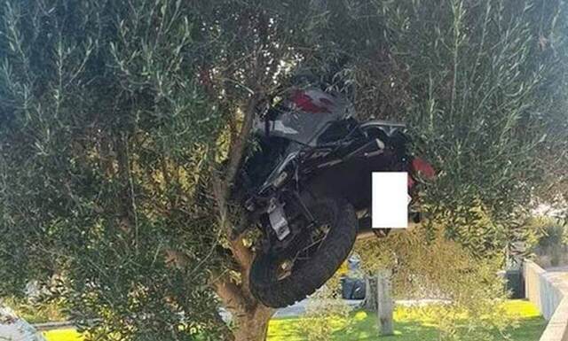 Λασίθι: Μηχανή κατέληξε σε ελαιόδεντρο έπειτα από τροχαιο