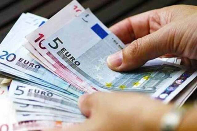 «Επιταγή ακρίβειας» σε μακροχρόνια ανέργους: Μέχρι την Πέμπτη ανοικτή η πλατφόρμα για τα 250 ευρώ
