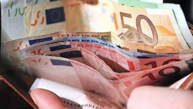 Κατώτατος μισθός: Στα 479€ το επίδομα ανεργίας και αυξήσεις σε άλλα 18 επιδόματα