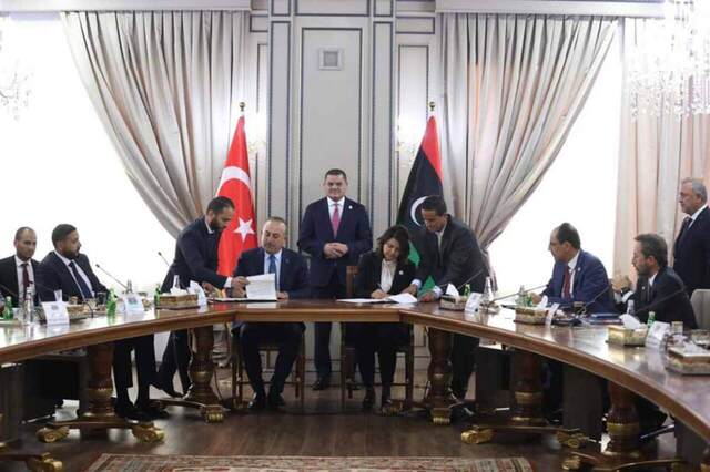 Τσαβούσογλου: Υπέγραψε «συμφωνία για τους υδρογονάνθρακες» στη Λιβύη