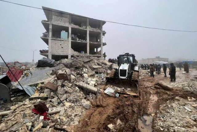 Σεισμός στην Τουρκία: Πάνω από 1.300 οι νεκροί
