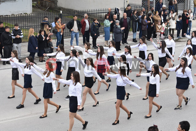 Με περηφάνια και παρουσία πλήθους κόσμου εορτάστηκε η 25η Μαρτίου στο Μακροχώρι Ημαθίας (φωτο & video)