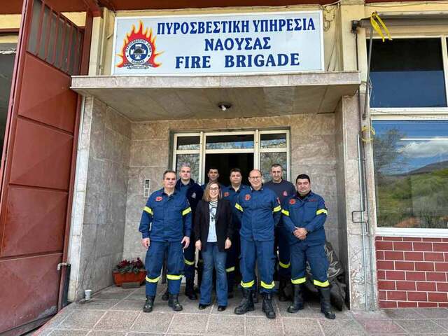 Την Πυροσβεστική Υπηρεσία και το Αστυνομικό Τμήμα Νάουσας επισκέφτηκε η υποψήφια βουλευτής Ημαθίας με τη Νέα Δημοκρατία Αραμπατζή Στέλλα