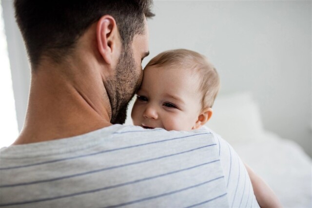 Σε ισχύ η άδεια πατρότητας 14 ημερών - Δείτε ποιες γονικές άδειες δικαιούστε