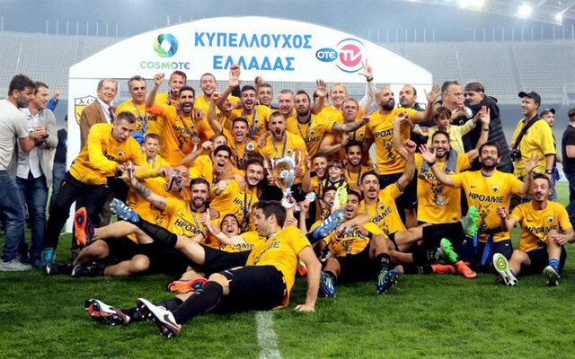Κυπελλούχος Ελλάδας η ΑΕΚ - Νίκησε 2-0 τον ΠΑΟΚ και πανηγύρισε το νταμπλ