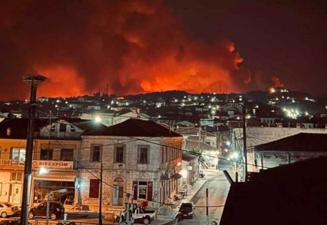 Νέα νύχτα αγωνίας στον Έβρο, μήνυμα του 112 για το Σουφλί - Κοντά στα σπίτια οι φλόγες