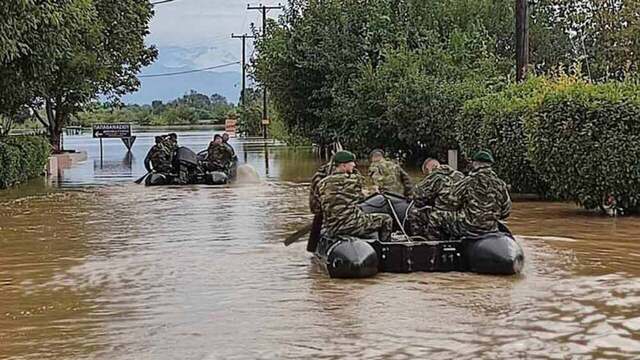 Πλημμύρες στη Θεσσαλία: Ο στρατός θα συνδράμει στην απολύμανση των περιοχών