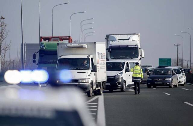 Βέροια: Φωτιά σε φορτηγό μέσα σε τούνελ στην Εγνατία Οδό – Διεκόπη η κυκλοφορία
