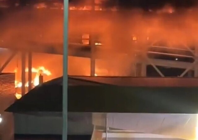 Βρετανία: Αναστέλλονται λόγω μεγάλης φωτιάς οι πτήσεις στο αεροδρόμιο Λούτον του Λονδίνου
