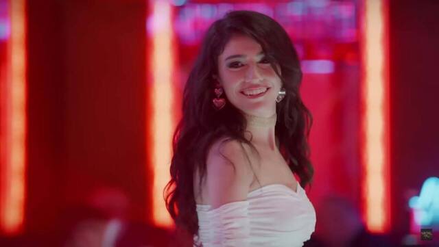 Tηλεοπτική σειρά και ο ερωτικός χορός της πρωταγωνίστριας φέρνει πολιτικές αντιδράσεις στην Τουρκία! (vid)