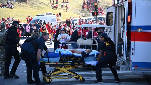 Ένας νεκρός και αρκετοί τραυματίες από πυροβολισμούς κατά την παρέλαση των θριαμβευτών του Super Bowl στο Κάνσας!