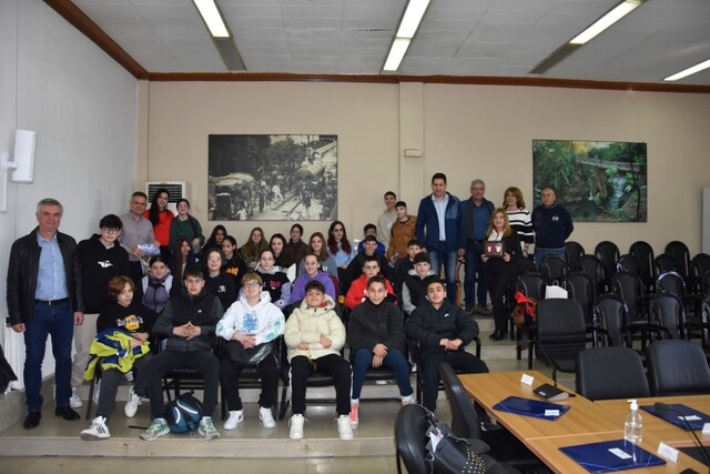 Επίσκεψη μαθητών του σχολείου Teofilo Patini L’ Aquila της Ιταλίας στο  Δημαρχείο Νάουσας (φωτο)