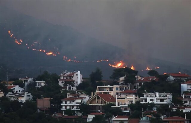 Εφιαλτικό μέτωπο φωτιάς στη βορειοανατολική Αττική - Σε Πεντέλη, Ανατολή και Γραμματικό τα μέτωπα