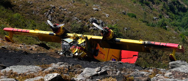 Συντριβή Canadair στη διάρκεια κατάσβεσης πυρκαγιάς - Νεκρός ο ένας από τους χειριστές του