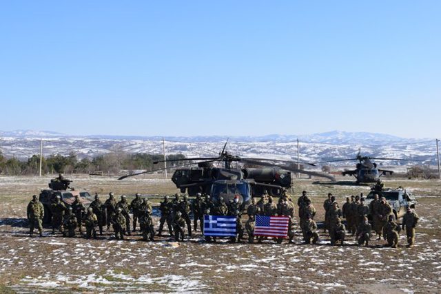 Εντυπωσιακές εικόνες από τη συνεκπαίδευση ενόπλων δυνάμεων Ελλάδας - ΗΠΑ (βίντεο - φωτο)