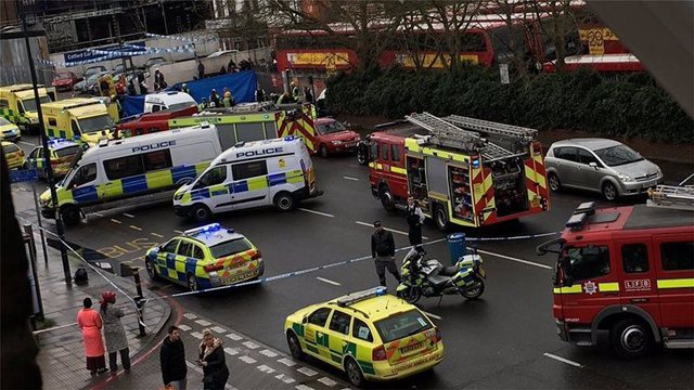 Συναγερμός στο Λονδίνο: Αυτοκίνητο έπεσε σε πεζούς - Πέντε τραυματίες
