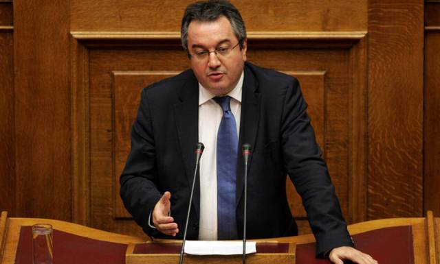 Η. Μόσιαλος: Μόνο για τους μαθητές Γ΄Λυκείου και με ζώνες διδασκαλίας το άνοιγμα των σχολείων